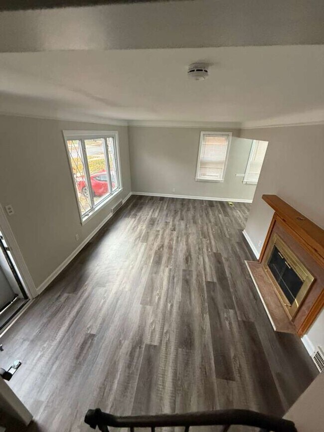 Foto del edificio - Updated 3-Bedroom Home in Lyndhurst Schools | Yard + Garage