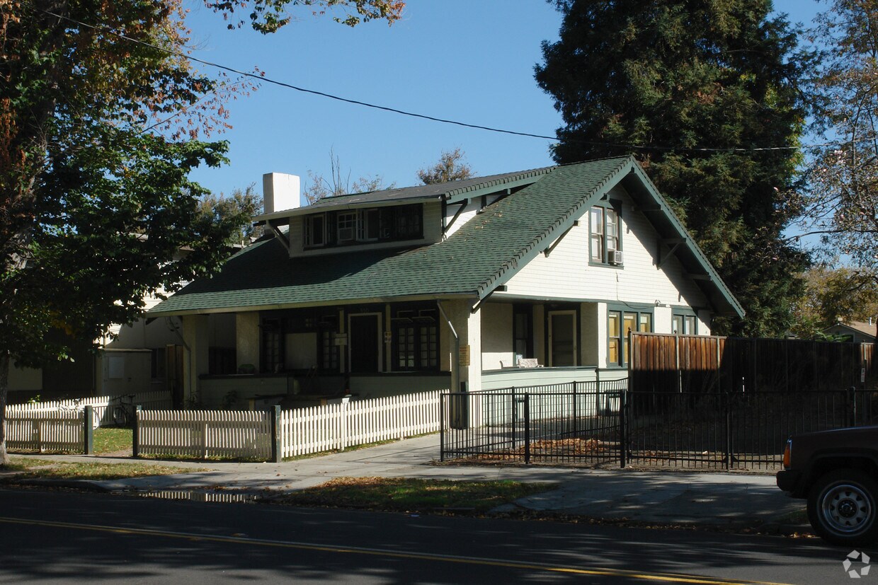 Building Photo - 510 N 2nd St