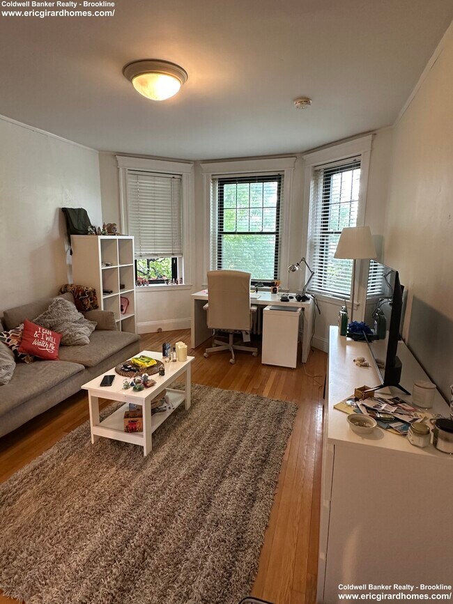 Foto del edificio - 120 Riverway St