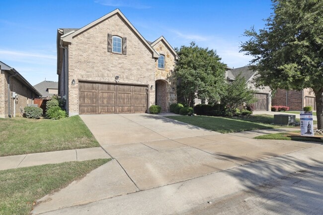 Building Photo - 911 Montgomery Way