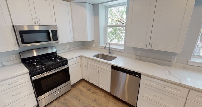 Building Photo - 334 Warren St