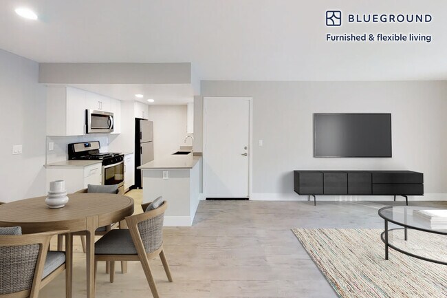 Foto del edificio - 3831 Orchid Ln