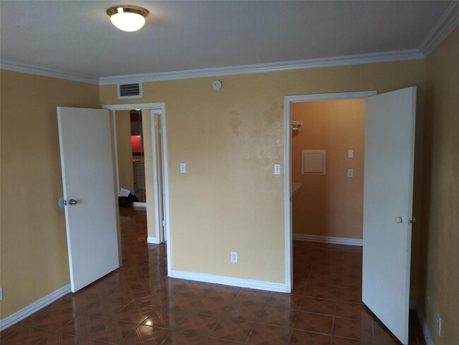 Building Photo - 12500 Sandpiper Dr