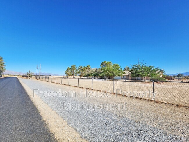 Foto del edificio - 3120 E Easy St