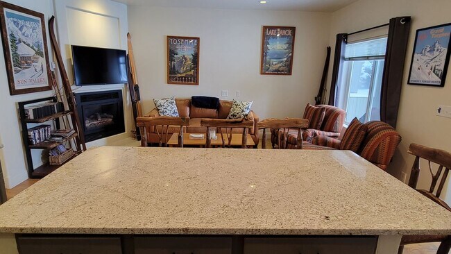 Foto del edificio - 910 Powder Valley Rd