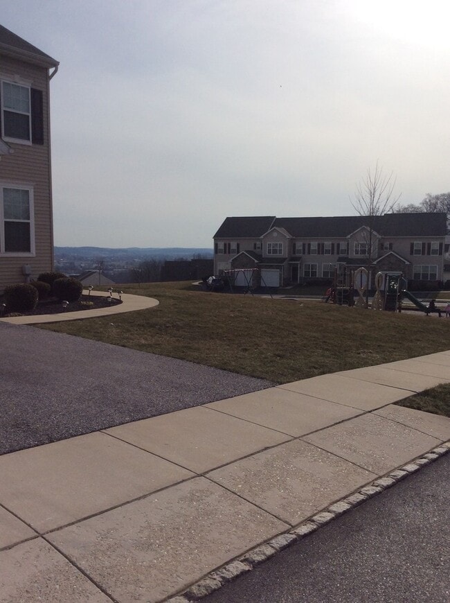 Building Photo - Woodcrest Hills! Central School District T...