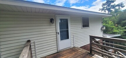 Building Photo - 639 1/2 Stiles Ave