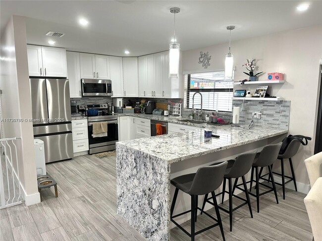 Foto del edificio - 1050 W 37th St