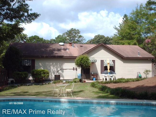 Building Photo - 6120 Goodwin Dr