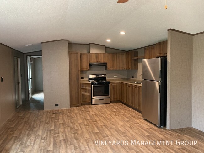 Building Photo - Coachlight North Has New Homes For Rent!