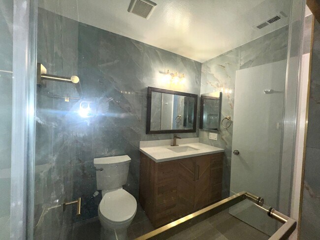 Foto del edificio - 9732 Bushard St