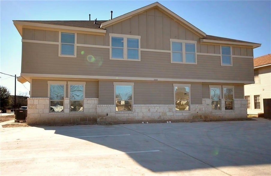 Primary Photo - 2222 Creekside Ln