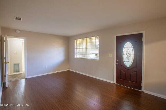 Foto del edificio - 1059 Glynlea Rd