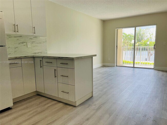 Foto del edificio - 8200 SW 210th St