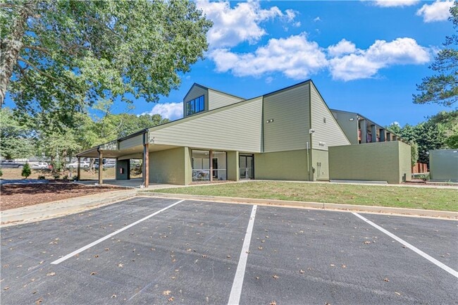 Building Photo - 710 Jesse Jewell Pkwy SE