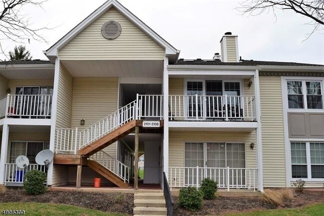 Building Photo - 2106 Doolittle Dr