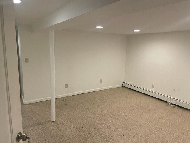Building Photo - 248 Kennedy Ave