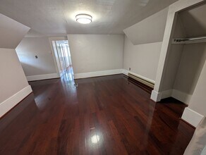 Building Photo - 1104 5th St