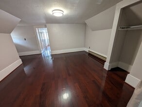 Building Photo - 1104 5th St
