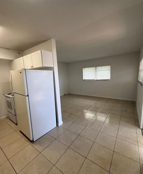 Building Photo - 481 Sunshine Dr