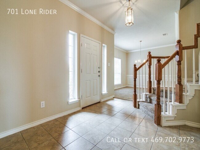 Building Photo - Stunning 5-Bedroom Residence in the Desira...