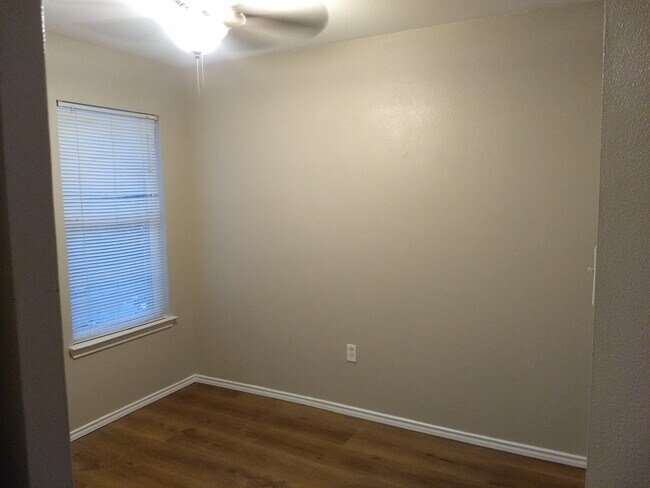 Foto del edificio - 536 waco st