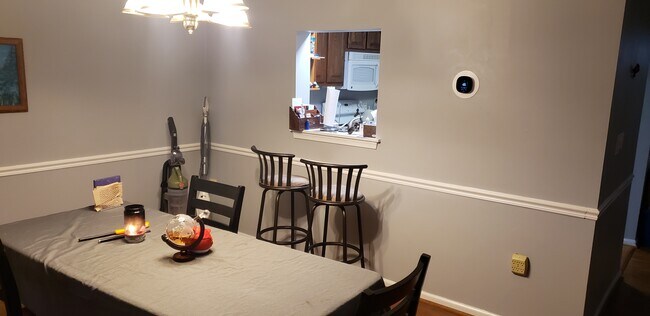 Building Photo - 182 Sulgrave Ct