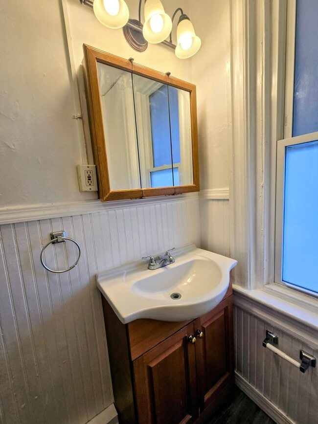 Building Photo - 841 N 7th St