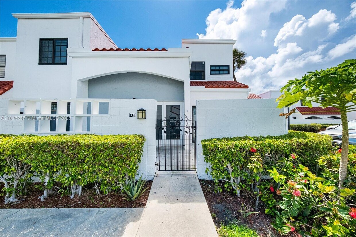 Foto principal - 20945 Bay Ct