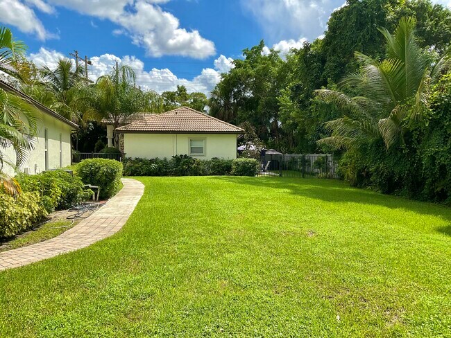 Building Photo - 12132 Quercus Ln