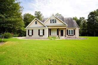 Building Photo - 415 Emilys Cir