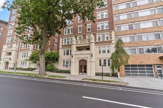 Foto del edificio - 1450 Beacon St