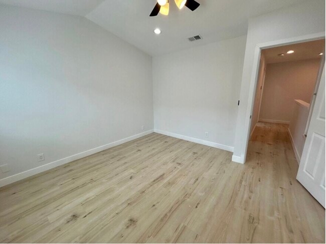 Building Photo - Foothill Manor Townhomes
