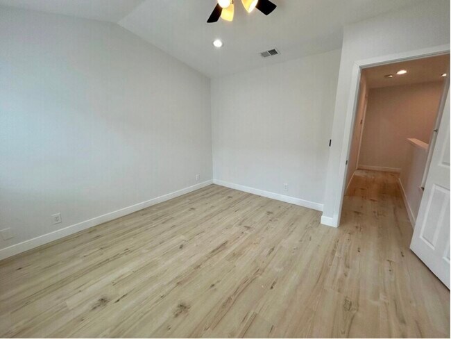 Foto del edificio - Foothill Manor Townhomes