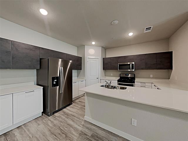 Building Photo - 1325 Creekbank Dr