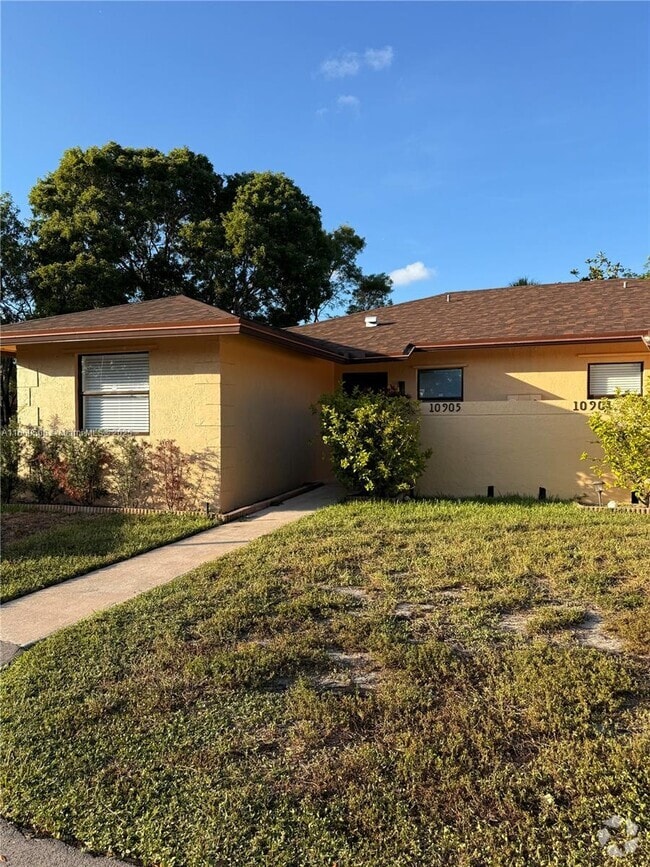 Building Photo - 10905 NW 29th Pl