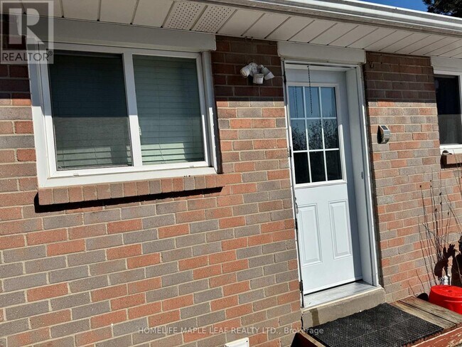 Photo du bâtiment - 53 Jefferson Rd