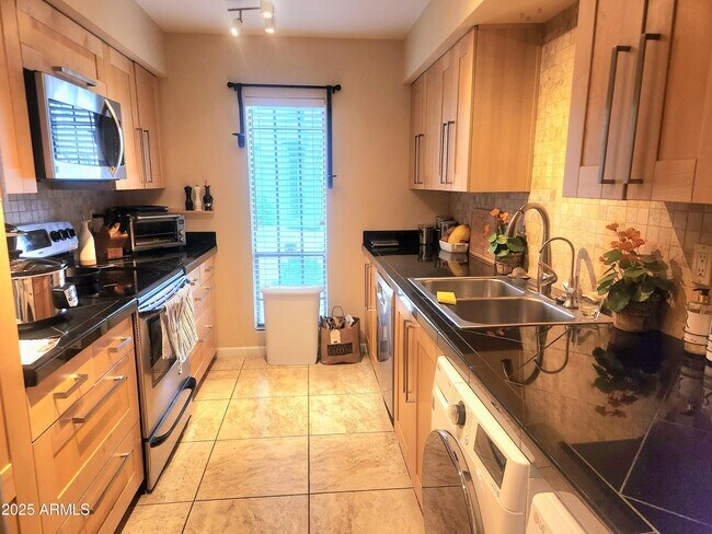 Foto del edificio - 5227 N 24th St