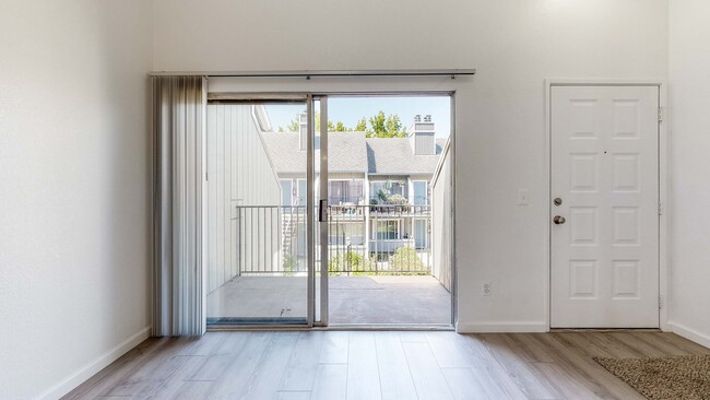 2 habitaciones, patio - Cambridge Square Apartments