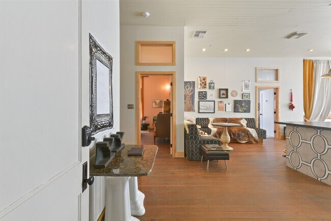 Building Photo - 1614 Avenue K