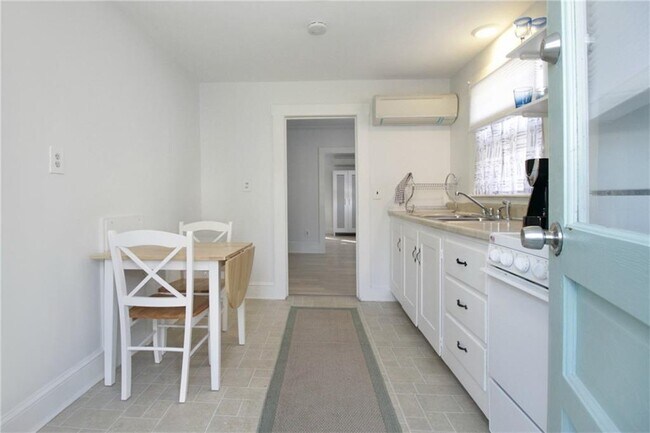 Foto del edificio - 109 Aquidneck Ave
