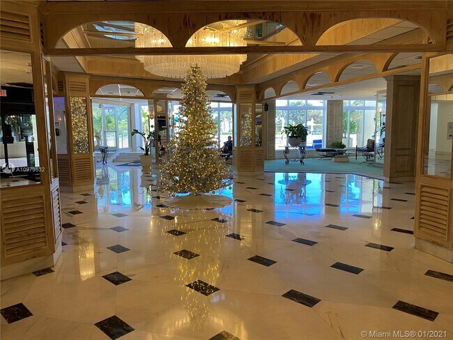 Building Photo - 3180 S Ocean Dr