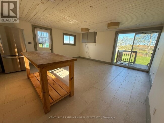 Building Photo - 210 Melville Rd