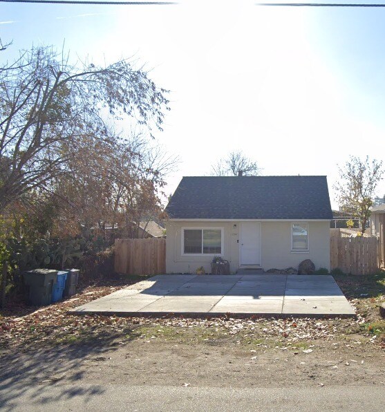 Primary Photo - 1766 Linda Ave