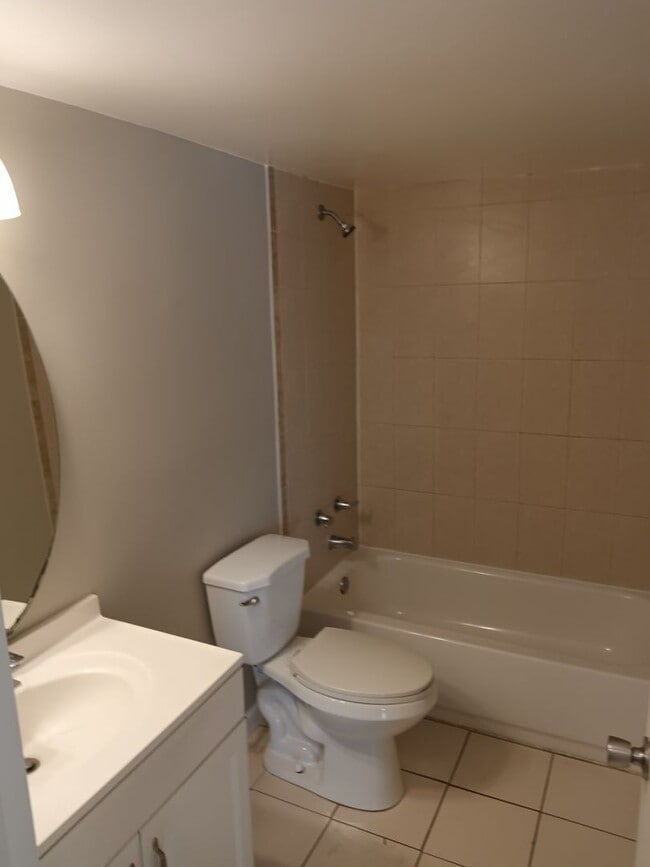 Building Photo - 1902 Honour Rd