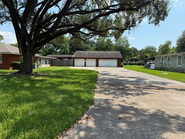 Building Photo - 2603 Goldenrod St