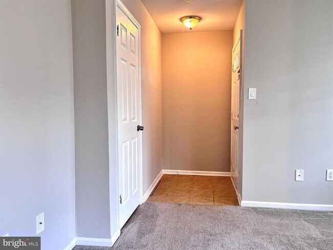 Pasillo de entrada - 1507 Bennett Pl