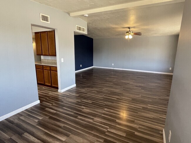 Building Photo - 1545 N Arcadia Ave