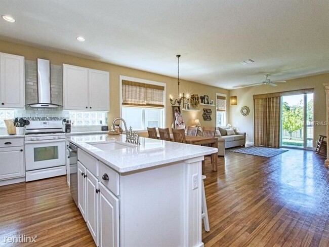 Foto del edificio - 3 br, 2 bath House - 2416 Sabastian Street...