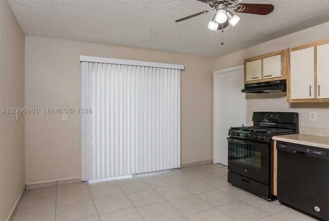 Foto del edificio - 5990 Ithaca Cir W